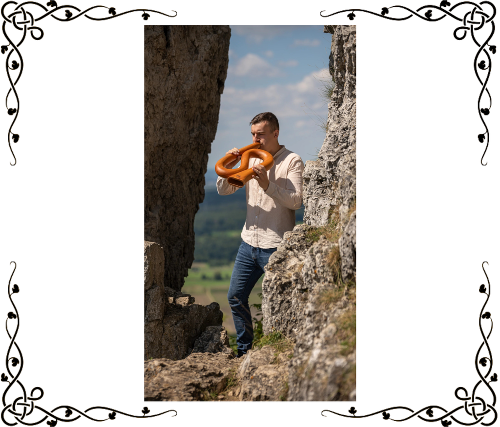 S-Shaped Pro Didgeridoo — Tuned to C, Mahogany | Natural